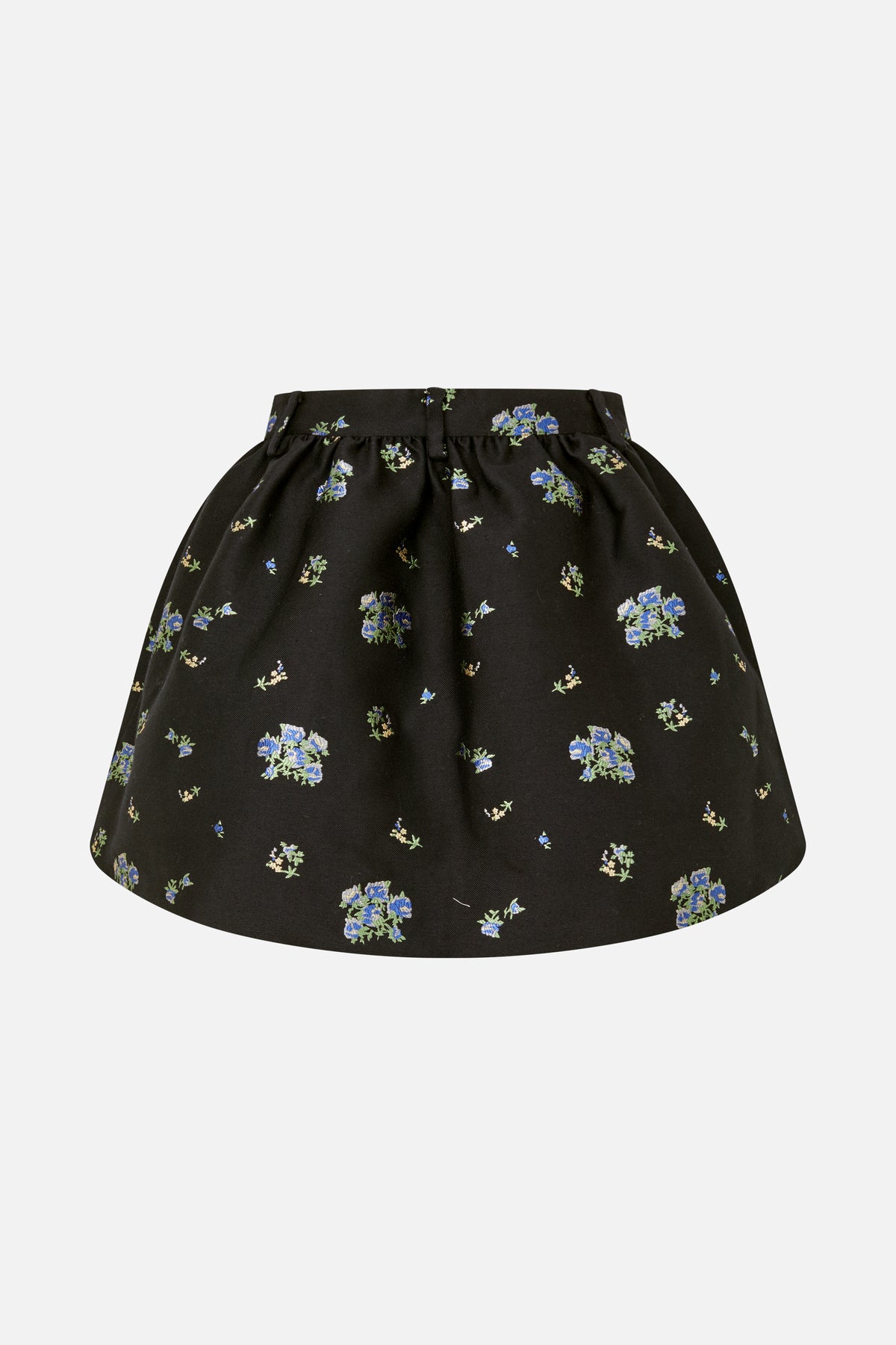 Jupe évasée noire à taille froncée, ornée de fleurs brodées bleues, crème et vertes dispersées, vue de face.