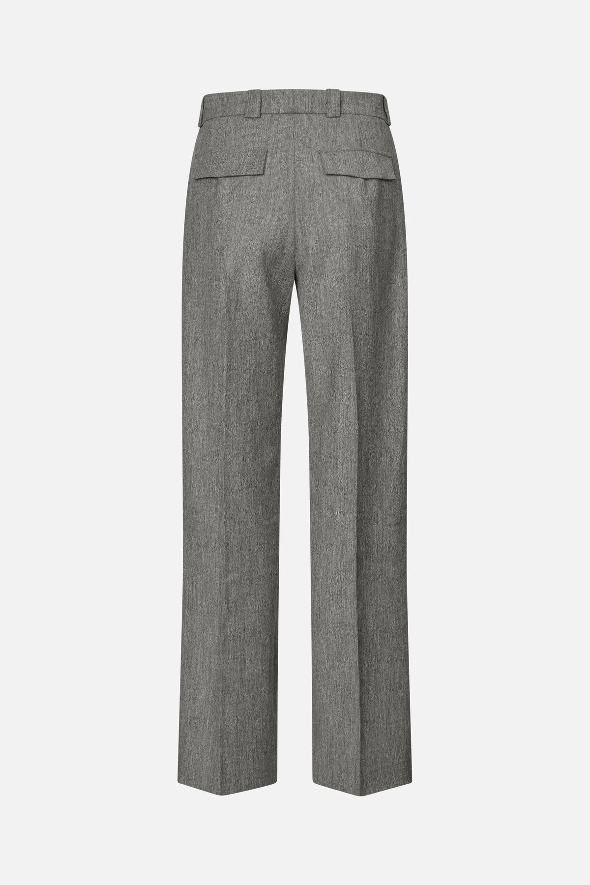 Rückansicht einer grau strukturierten Hose mit geradem Bein, Gürtelschlaufen und zwei Pattentaschen.