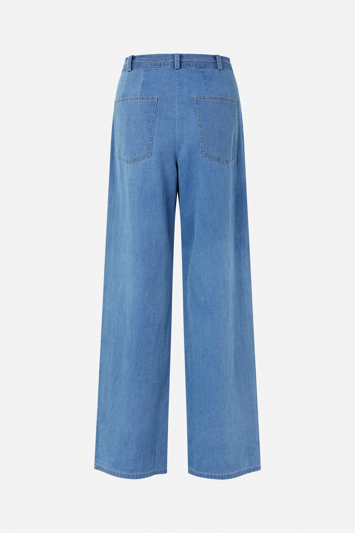 Rückenansicht einer blauen denim-Hose mit weitem Bein, Gürtelschlaufen, zwei aufgesetzten Taschen und kontrastierenden Nähten.