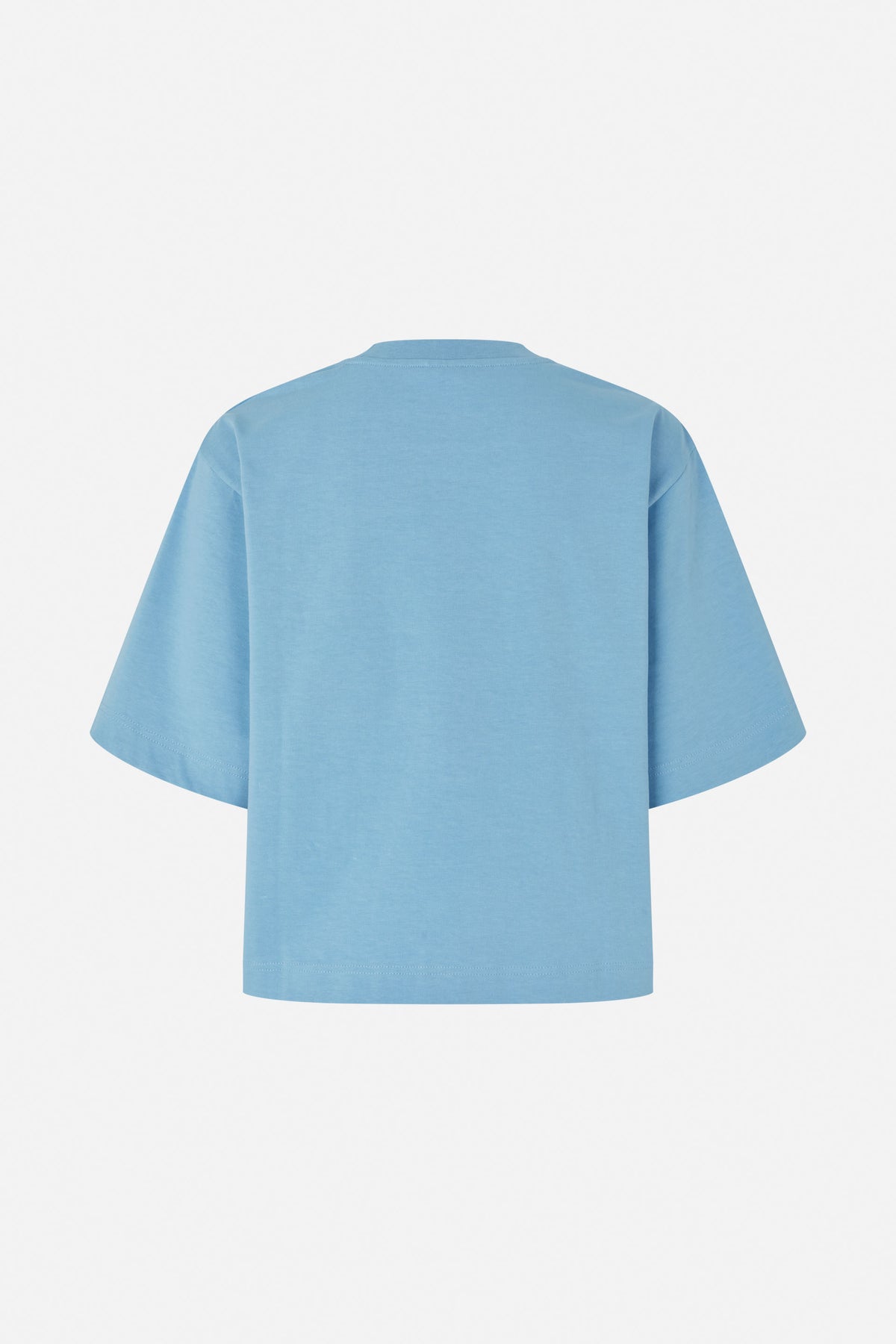 Vue arrière d'un t-shirt uni bleu clair à manches courtes et col rond