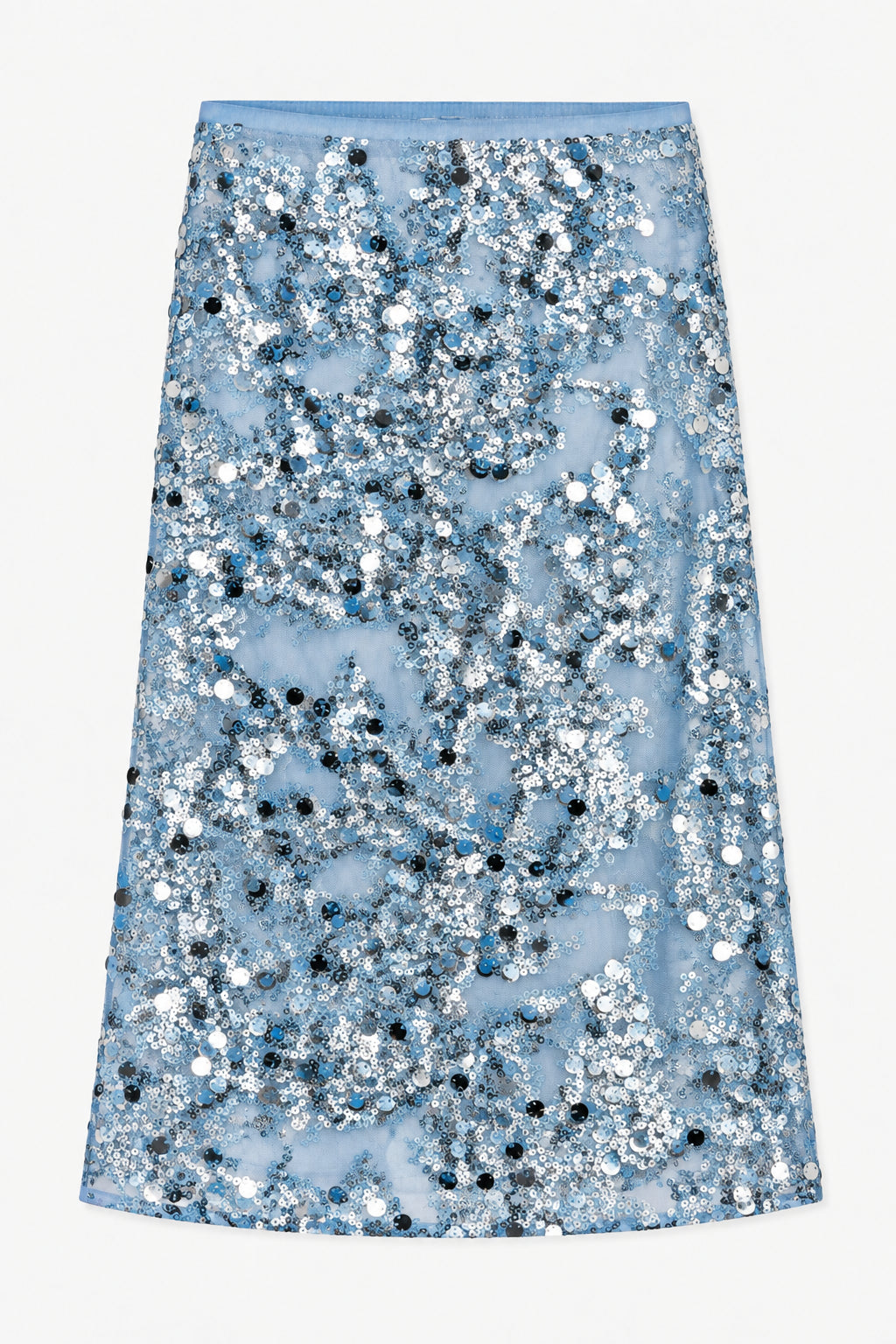 Vooraanzicht van een blauwe midirok, volledig bedekt met dicht opeengeplaatste zilveren, zwarte en blauwe pailletten.
