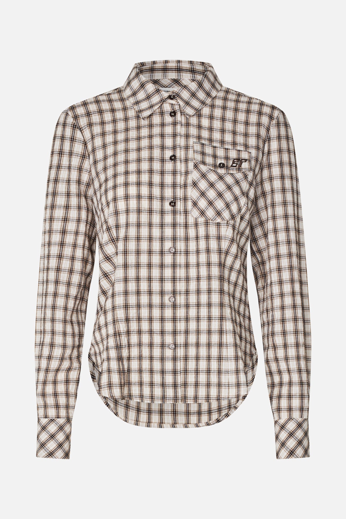 Vooraanzicht van een blouse met lange mouwen en knoopsluiting in beige en bruine ruit, met puntkraag en een borstzak.