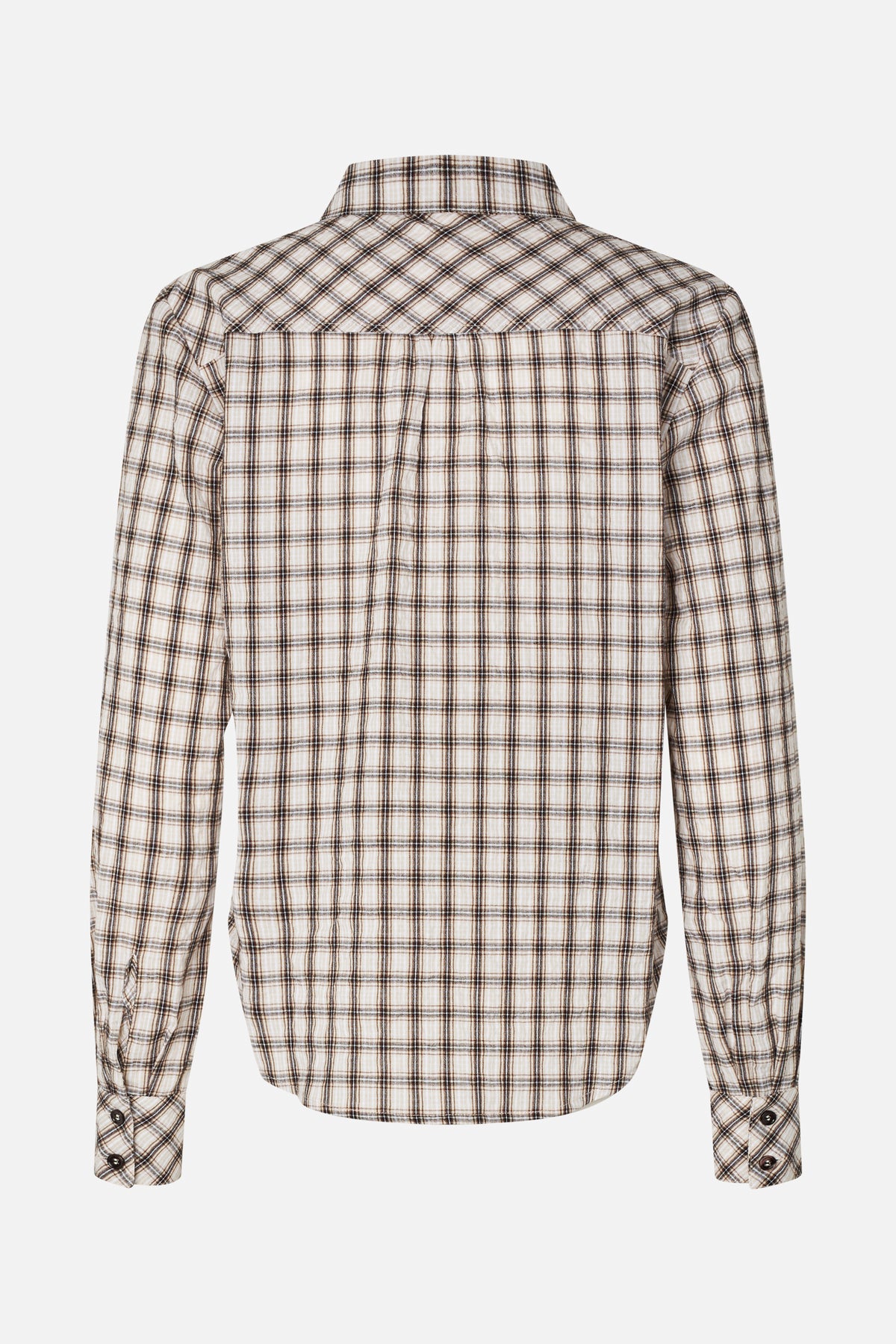 Achteraanzicht van een crème geruite blouse met lange mouwen, bruine en zwarte ruiten, een schouderpas en knoopmanchetten.