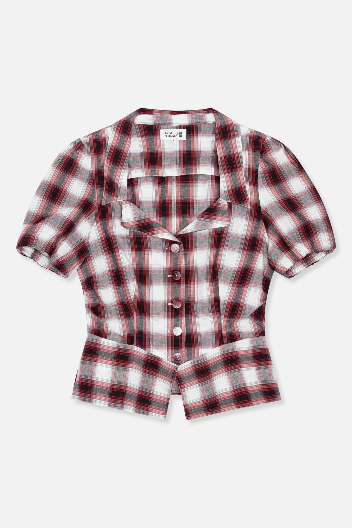 Vue de face d'une blouse à carreaux (rouge, noir, gris et blanc) avec col pointu, manches courtes bouffantes et fermeture boutonnée sur le devant.