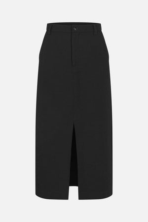 Vooraanzicht van een zwarte, recht gesneden midirok met riemlussen, knoopsluiting en een split aan de voorkant.