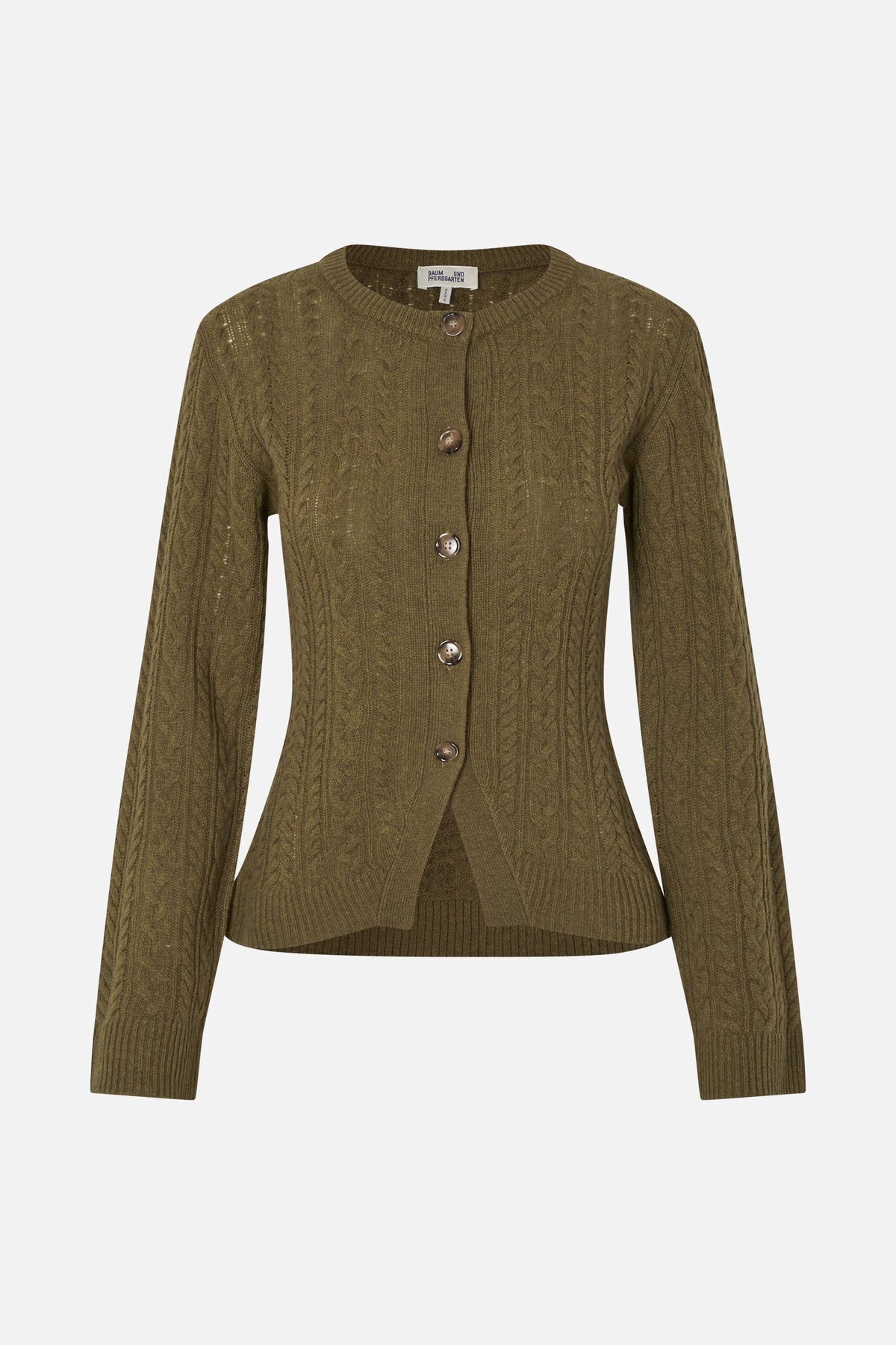 Vue de face d'un cardigan en maille torsadée vert olive, col rond, manches longues et fermeture boutonnée.