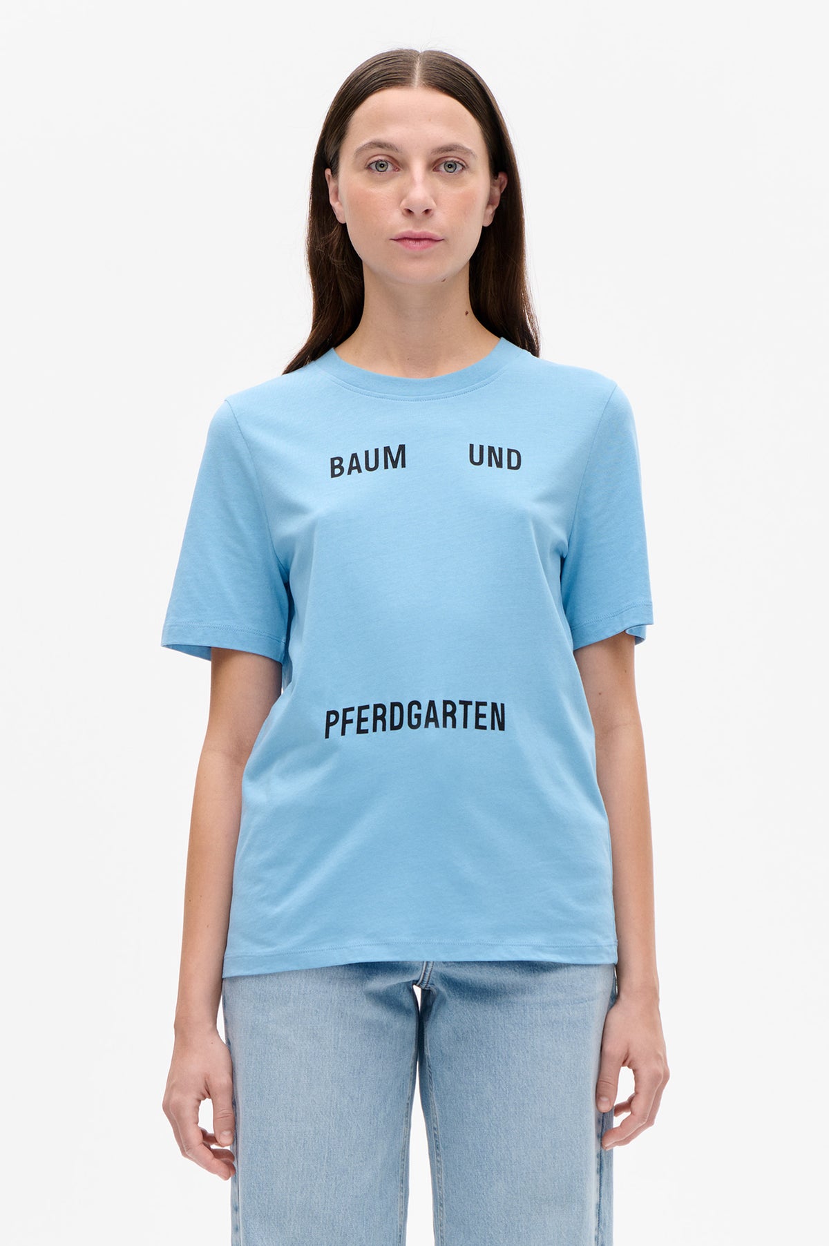 Front view of a light blue short-sleeved T-shirt with black Baum und Pferdgarten lettering across the chest.