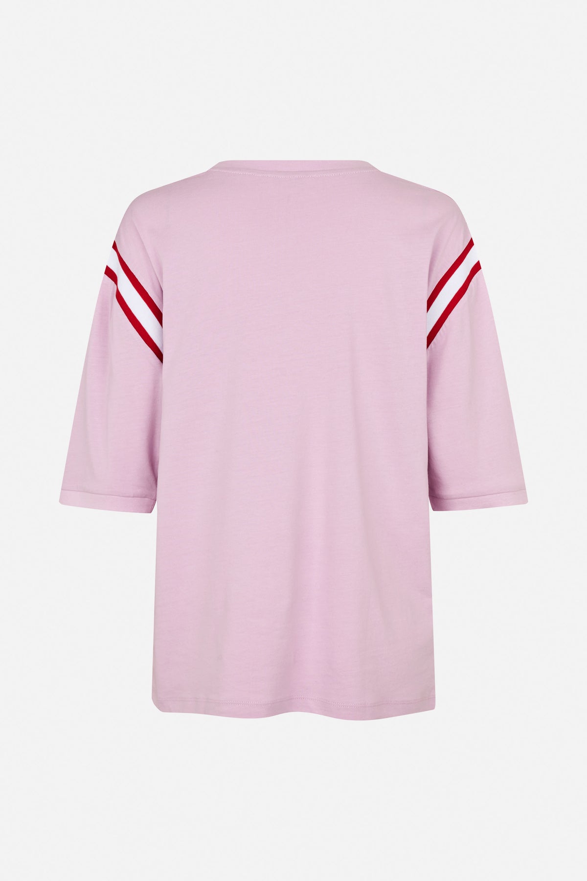 Rückenansicht eines hellrosa Kurzarm-T-Shirts mit rot-weißen diagonalen Streifen auf den oberen Ärmeln.