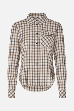 Vooraanzicht van een blouse met lange mouwen en knoopsluiting in beige en bruine ruit, met puntkraag en een borstzak.