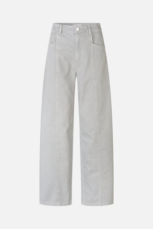 Front view of light grey wide-leg jeans with belt loops, a button closure and large curved front pockets.