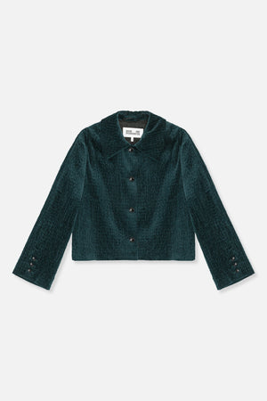 Voorzijde van een donker teal ribfluwelen jas met brede puntkraag, knoopsluiting en manchetten met knopen.