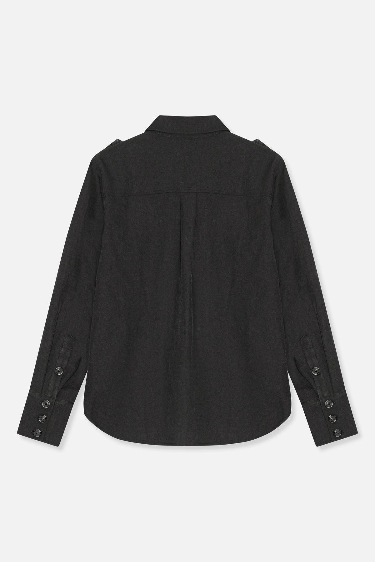 Vue de dos d'une chemise à manches longues couleur charbon, col pointu, empiècement au dos, pli central et poignets boutonnés.