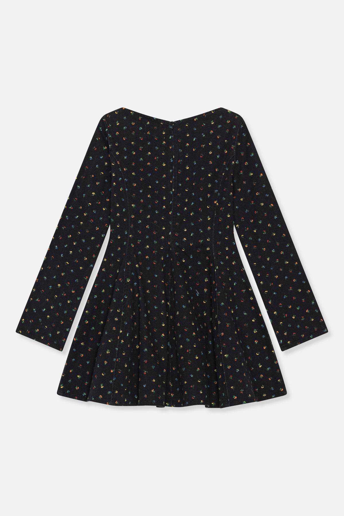Achteraanzicht van een zwarte jurk met lange mouwen, getailleerd met een uitlopende rok, ondiepe V-hals en verspreide meerkleurige bloemenprint.