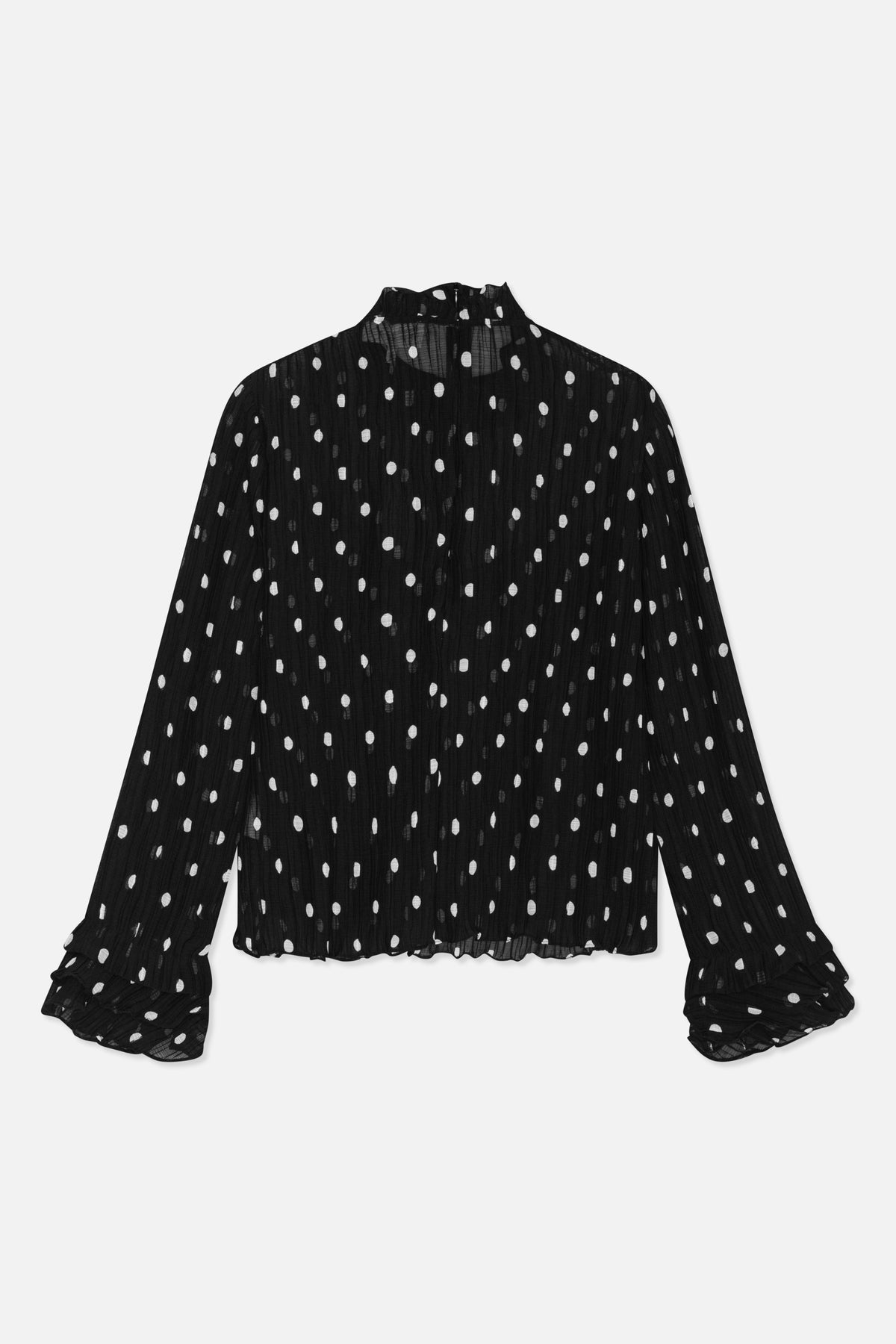 Achteraanzicht van een doorschijnende zwarte blouse met onregelmatige witte stippen, een hoge hals, lange mouwen en ruches bij de manchetten.
