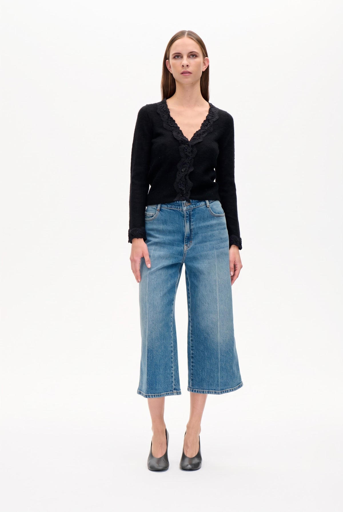 CAPELLA | Black
