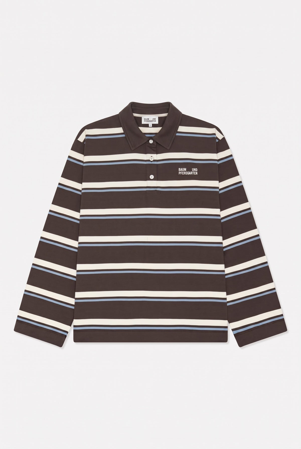 Vorderansicht eines dunkelbraunen Langarm-Poloshirts mit creme- und hellblauen horizontalen Streifen und Brustlogo.