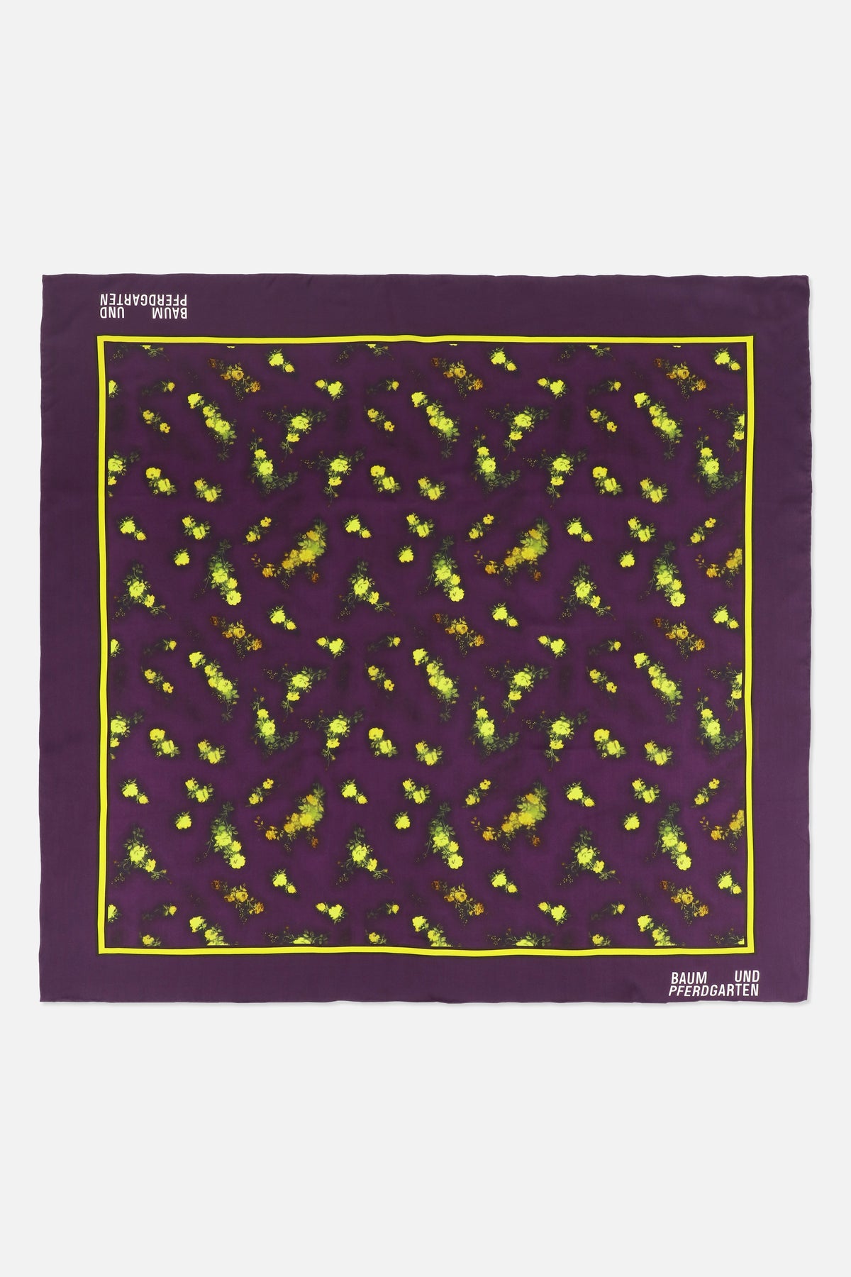 Quadratisches Tuch in violett mit verstreutem gelbem Blumenmuster, leuchtend gelbem Rand und Baum und Pferdgarten-Schriftzug.